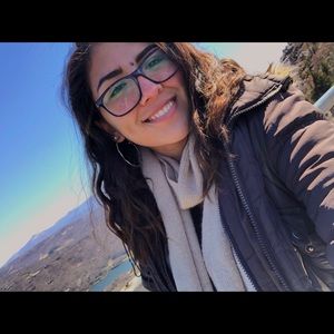 Meet your Posher, Alejandra